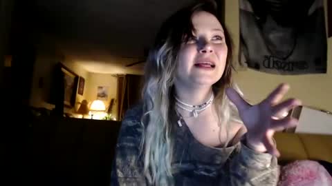 Snapshot of kipsy420 chatting on 09-23-25, 12:46 Kipsy Rose online show from 09-23-25, 12:46