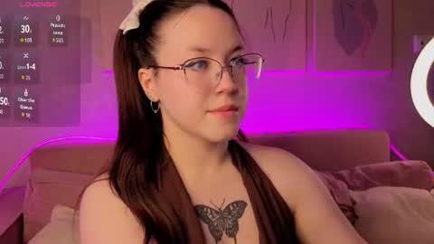 Snapshot of kira_be11 chatting on 06-18-26, 09:14 Kira Be11 online show from 06-18-26, 09:14