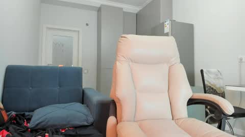 Kira online show from 04-22-26, 02:18