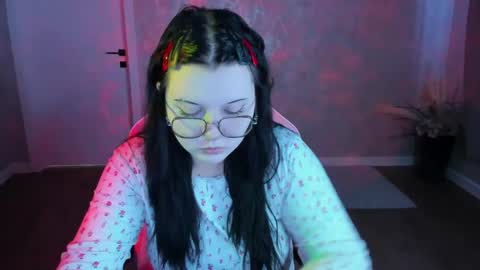 kira online show from 04-06-26, 01:03