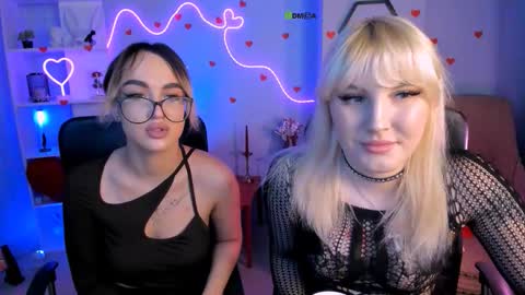 Snapshot of kira_kisses_ chatting on 02-19-26, 09:00 Kira online show from 02-19-26, 09:00