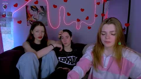 Snapshot of kira_kisses_ chatting on 02-26-26, 03:05 Kira online show from 02-26-26, 03:05