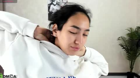 Aura online show from 10-06-25, 03:26