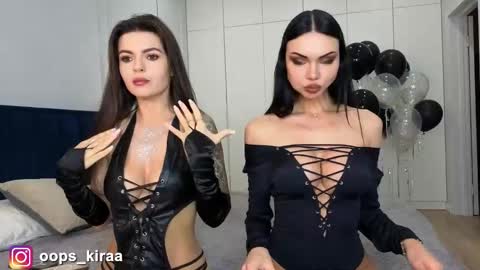 Snapshot of kira_mmr chatting on 11-10-25, 03:16 Kira and friends online show from 11-10-25, 03:16