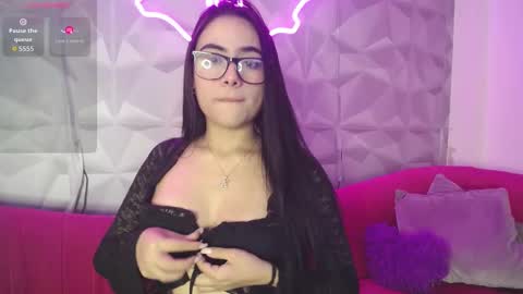Snapshot of kira_moon_01 chatting on 10-22-25, 07:57 kira_moon_01 online show from 10-22-25, 07:57