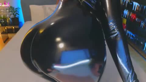 Kira online show from 10-11-25, 08:18