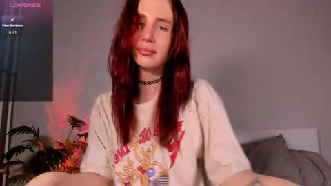 Snapshot of kira_sunrise chatting on 10-24-25, 05:59 Kira online show from 10-24-25, 05:59