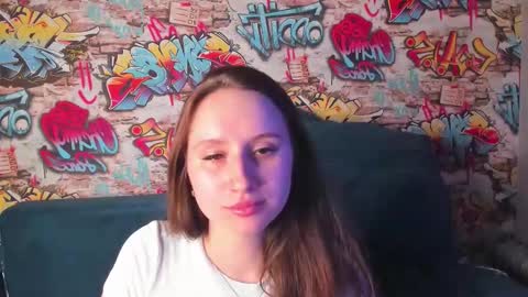 Snapshot of kira_sweeet chatting on 12-17-25, 09:04 Kira online show from 12-17-25, 09:04