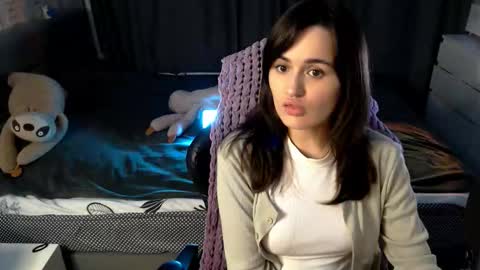 Snapshot of kira_yammy chatting on 11-08-25, 10:30 Kira follow me online show from 11-08-25, 10:30