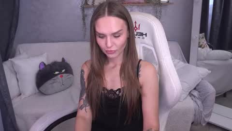 Snapshot of kiraagray chatting on 12-03-25, 06:43 kiraagray online show from 12-03-25, 06:43