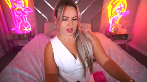 Kira online show from 09-10-25, 10:21