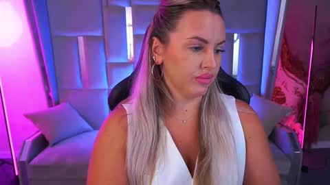 Kira online show from 09-19-25, 09:37