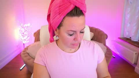 Snapshot of kiracandys chatting on 02-15-26, 02:36 Kira online show from 02-15-26, 02:36