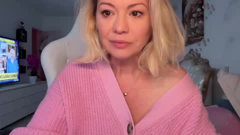 Snapshot of kiradivine chatting on 12-06-24, 01:33 KiraDivine online show from 12-06-24, 01:33