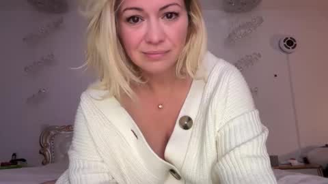 Snapshot of kiradivine chatting on 12-08-24, 04:28 KiraDivine online show from 12-08-24, 04:28