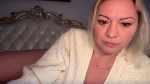 Snapshot of kiradivine chatting on 02-15-25, 02:22 KiraDivine online show from 02-15-25, 02:22