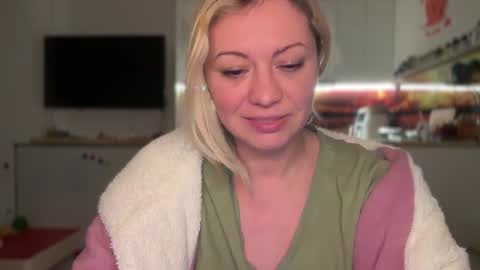 Snapshot of kiradivine chatting on 02-26-25, 07:27 KiraDivine online show from 02-26-25, 07:27