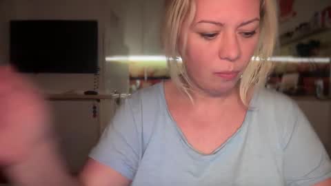 Snapshot of kiradivine chatting on 02-28-25, 07:56 KiraDivine online show from 02-28-25, 07:56