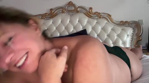 Snapshot of kiradivine chatting on 09-26-25, 01:48 KiraDivine online show from 09-26-25, 01:48