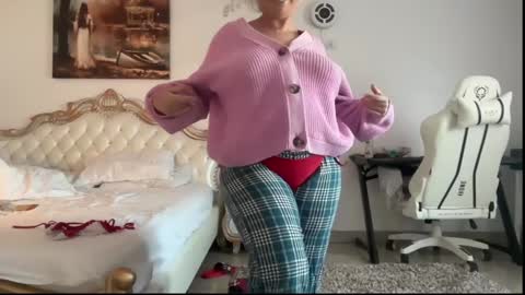 Snapshot of kiradivine chatting on 10-10-25, 01:10 KiraDivine online show from 10-10-25, 01:10