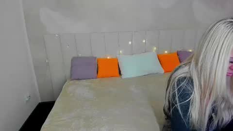 Kira online show from 03-06-25, 02:30