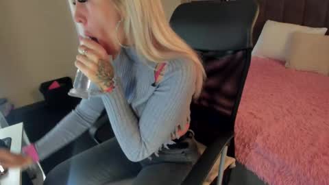 Kira online show from 10-23-25, 01:38