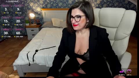 Snapshot of kiraroxx chatting on 01-20-25, 12:36 Kira online show from 01-20-25, 12:36