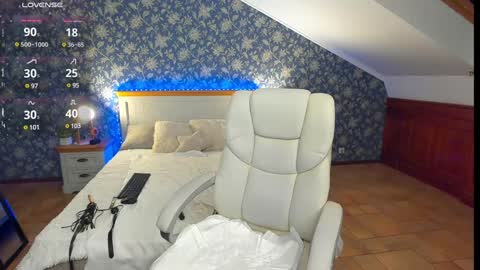 Snapshot of kiraroxx chatting on 01-22-25, 10:26 Kira online show from 01-22-25, 10:26