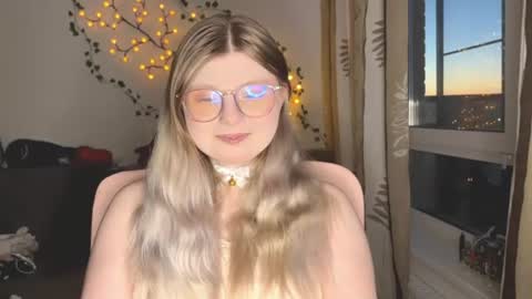 KiraYume online show from 06-18-26, 10:14