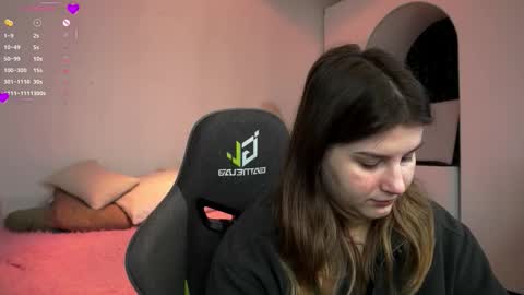 Snapshot of kirazephyr chatting on 11-30-25, 04:27 Kira online show from 11-30-25, 04:27