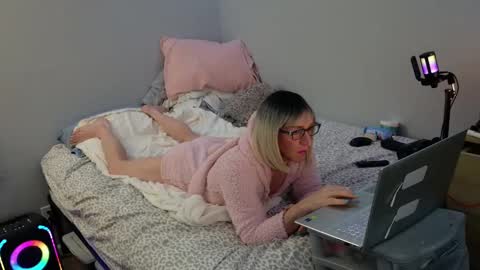 Snapshot of kirkcammerman1 chatting on 12-29-24, 08:22 Onya online show from 12-29-24, 08:22