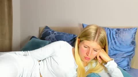 Snapshot of kirraa_ chatting on 05-22-26, 08:03 Kira online show from 05-22-26, 08:03