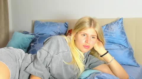 Snapshot of kirraa_ chatting on 06-01-26, 08:54 Kira online show from 06-01-26, 08:54