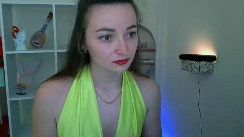 Snapshot of kiss_shy chatting on 05-25-26, 04:35 Valeria online show from 05-25-26, 04:35
