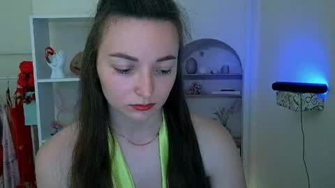 Snapshot of kiss_shy chatting on 05-26-26, 04:58 Valeria online show from 05-26-26, 04:58