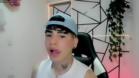 kiss_whitee online show from 05-20-26, 04:40