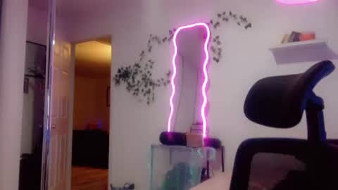 Kissah Kreampuff online show from 10-13-25, 06:46