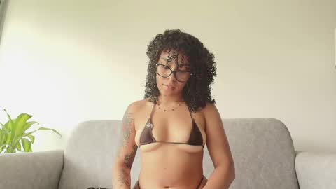 Snapshot of kisscocoaxo chatting on 04-17-26, 06:11 cocoa online show from 04-17-26, 06:11