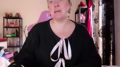 Snapshot of kissica chatting on 12-19-25, 11:28 kissica online show from 12-19-25, 11:28