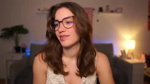 Snapshot of kissiecat chatting on 02-06-26, 02:42 Sisi online show from 02-06-26, 02:42