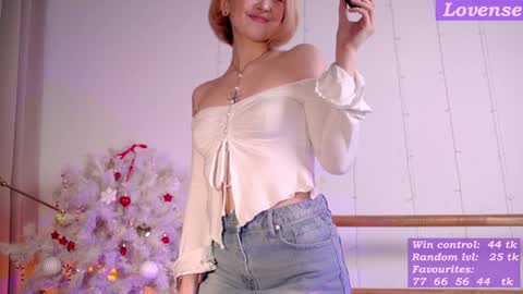 Snapshot of kisskiss_muah chatting on 01-24-25, 02:51 Kate online show from 01-24-25, 02:51