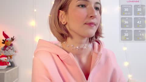 Snapshot of kisskiss_muah chatting on 02-08-25, 02:05 Kate online show from 02-08-25, 02:05