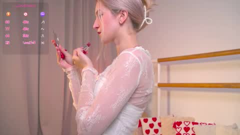 Snapshot of kisskiss_muah chatting on 09-26-25, 02:21 Kate online show from 09-26-25, 02:21