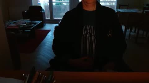 Snapshot of kisslog1 chatting on 02-14-26, 04:26 kisslog1 online show from 02-14-26, 04:26