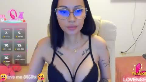 Snapshot of kisssnicol chatting on 10-12-25, 03:44 kisssnicol online show from 10-12-25, 03:44