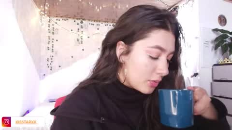 Snapshot of kisstarxxx chatting on 11-07-25, 07:47 Helena and Brad online show from 11-07-25, 07:47