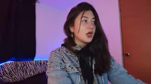 Snapshot of kisstarxxx chatting on 12-15-25, 07:34 Helena and Brad online show from 12-15-25, 07:34