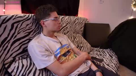 Snapshot of kisstarxxx chatting on 02-15-26, 07:51 Helena and Brad online show from 02-15-26, 07:51