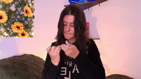 Snapshot of kisstarxxx chatting on 02-16-26, 07:26 Helena and Brad online show from 02-16-26, 07:26