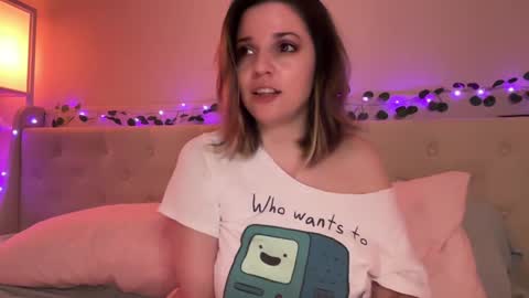 Snapshot of kitatochips chatting on 11-10-25, 04:44 KitatoChips online show from 11-10-25, 04:44